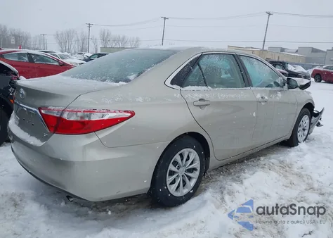 2016 Toyota Camry Le z USA, uszkodzony, nr VIN 4T4BF1FK2GR568521